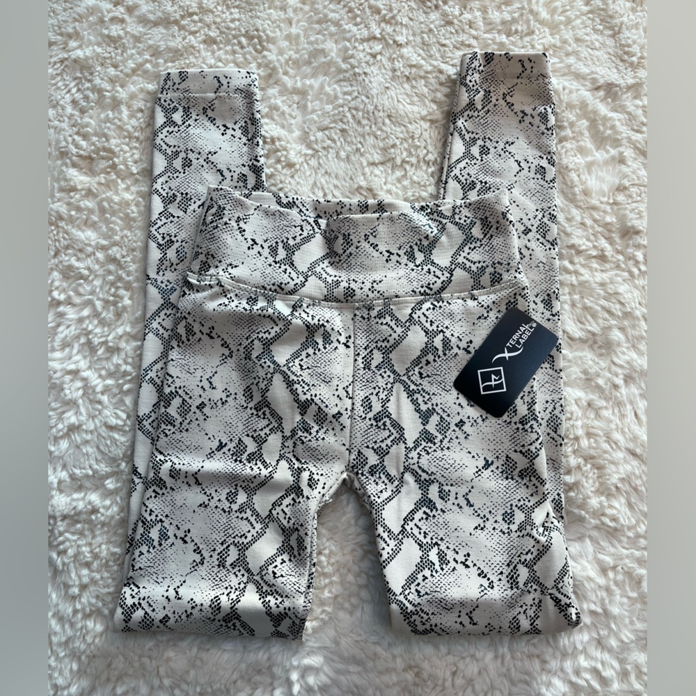 NWT Zenana Fleece Lined Snake Print Leggings S/M - Picture 2 of 10